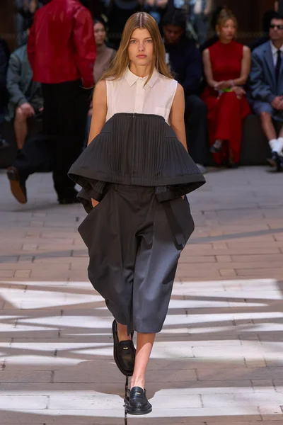 Look 10